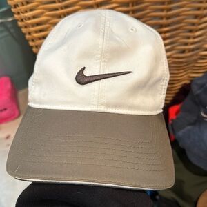 White Nike golf hat - baseball cap